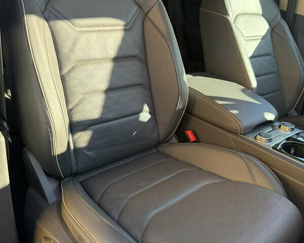 Сірий Фольксваген Туарег, об'ємом двигуна 2.97 л та пробігом 66 тис. км за 66800 $, фото 13 на Automoto.ua