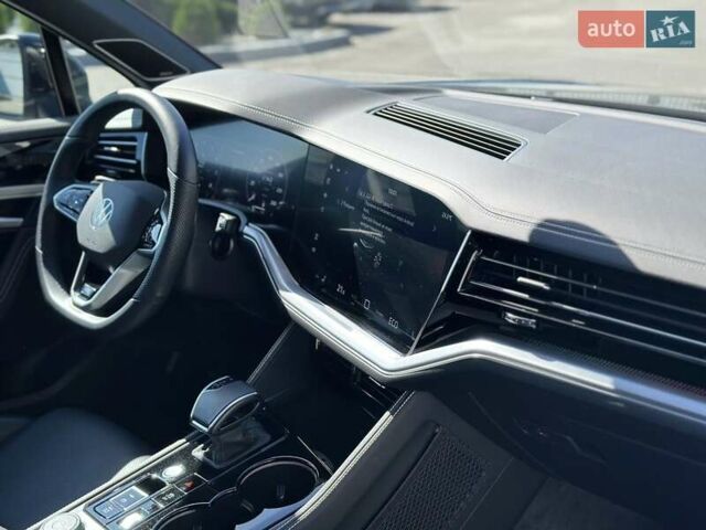 Серый Фольксваген Туарег, объемом двигателя 2.99 л и пробегом 13 тыс. км за 82000 $, фото 27 на Automoto.ua