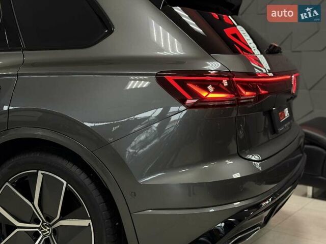 Серый Фольксваген Туарег, объемом двигателя 2.97 л и пробегом 39 тыс. км за 81500 $, фото 25 на Automoto.ua