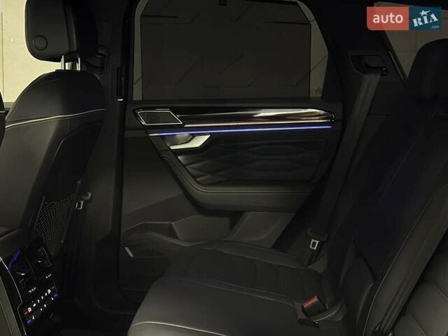 Серый Фольксваген Туарег, объемом двигателя 2.97 л и пробегом 39 тыс. км за 81500 $, фото 56 на Automoto.ua