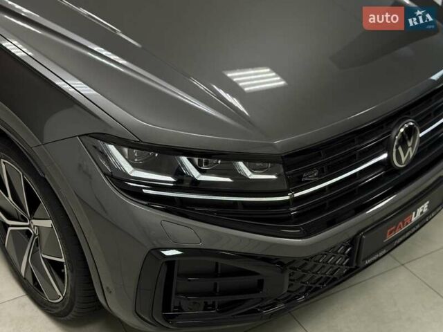Серый Фольксваген Туарег, объемом двигателя 2.97 л и пробегом 39 тыс. км за 81500 $, фото 13 на Automoto.ua