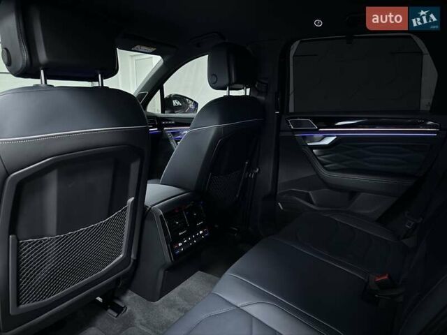 Серый Фольксваген Туарег, объемом двигателя 2.97 л и пробегом 39 тыс. км за 81500 $, фото 52 на Automoto.ua