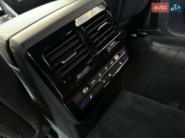 Серый Фольксваген Туарег, объемом двигателя 3 л и пробегом 13 тыс. км за 90000 $, фото 10 на Automoto.ua