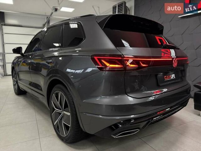 Серый Фольксваген Туарег, объемом двигателя 2.97 л и пробегом 39 тыс. км за 81500 $, фото 31 на Automoto.ua