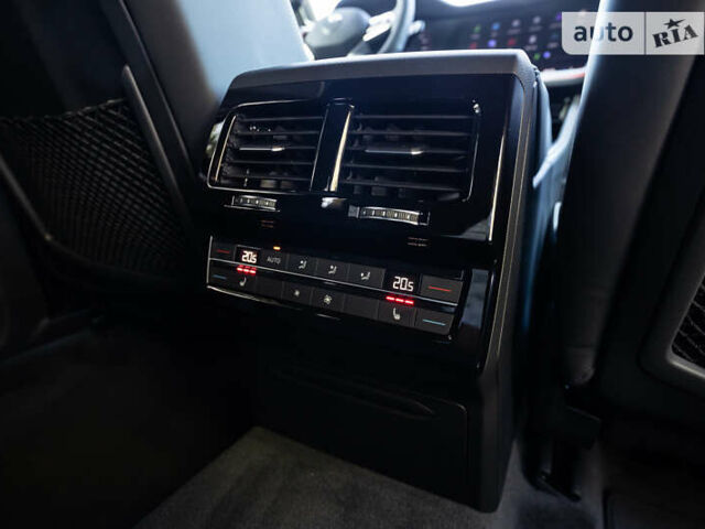 Серый Фольксваген Туарег, объемом двигателя 2.97 л и пробегом 29 тыс. км за 81450 $, фото 44 на Automoto.ua