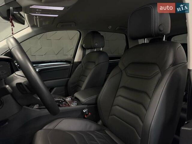 Сірий Фольксваген Туарег, об'ємом двигуна 2.97 л та пробігом 79 тис. км за 59900 $, фото 39 на Automoto.ua