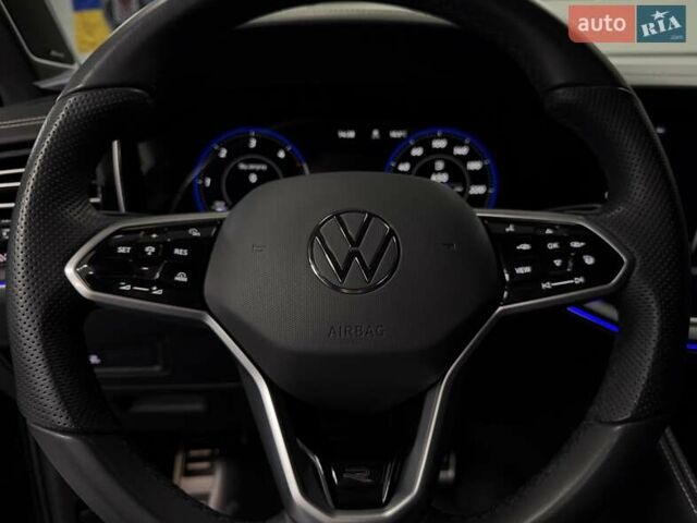 Серый Фольксваген Туарег, объемом двигателя 2.97 л и пробегом 39 тыс. км за 81500 $, фото 43 на Automoto.ua