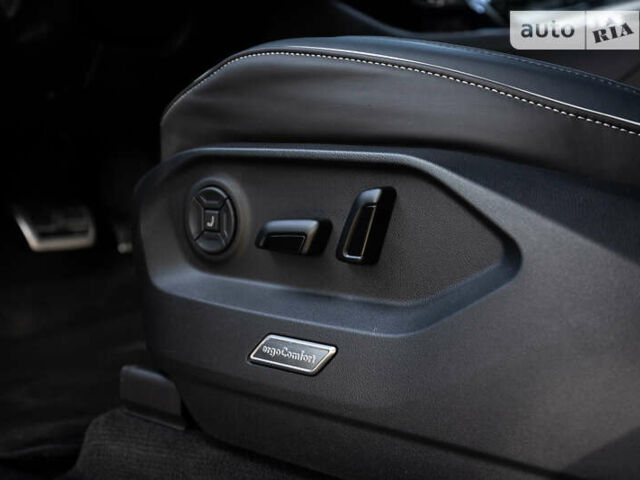 Серый Фольксваген Туарег, объемом двигателя 2.97 л и пробегом 29 тыс. км за 81450 $, фото 37 на Automoto.ua