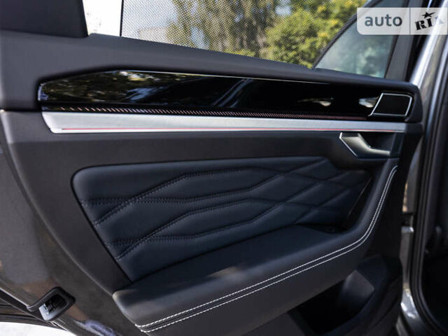 Серый Фольксваген Туарег, объемом двигателя 2.97 л и пробегом 29 тыс. км за 81450 $, фото 39 на Automoto.ua