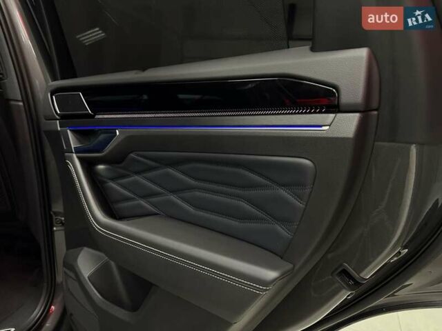 Серый Фольксваген Туарег, объемом двигателя 2.97 л и пробегом 39 тыс. км за 81500 $, фото 60 на Automoto.ua