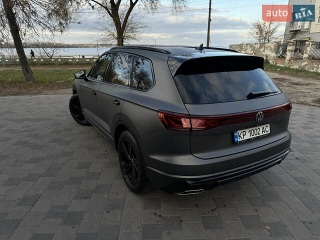 Серый Фольксваген Туарег, объемом двигателя 3 л и пробегом 13 тыс. км за 90000 $, фото 19 на Automoto.ua