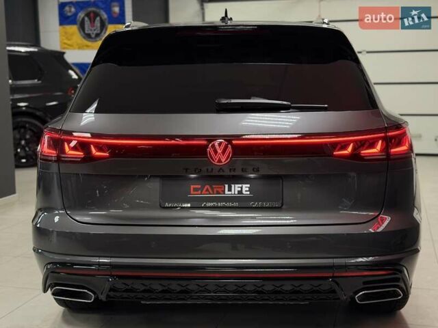 Серый Фольксваген Туарег, объемом двигателя 2.97 л и пробегом 39 тыс. км за 81500 $, фото 22 на Automoto.ua