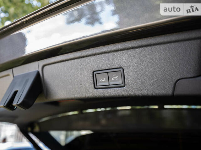 Серый Фольксваген Туарег, объемом двигателя 2.97 л и пробегом 29 тыс. км за 81450 $, фото 43 на Automoto.ua