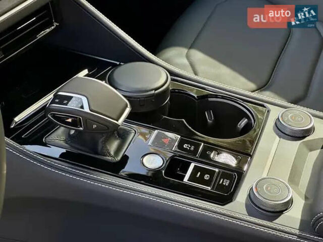 Серый Фольксваген Туарег, объемом двигателя 2.99 л и пробегом 11 тыс. км за 67500 $, фото 7 на Automoto.ua