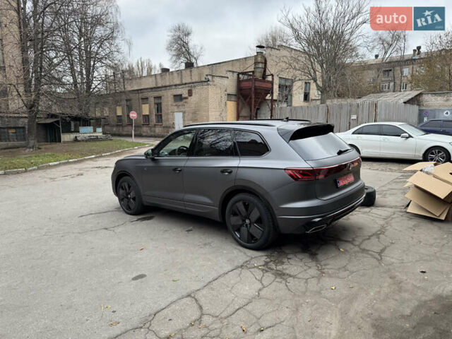 Серый Фольксваген Туарег, объемом двигателя 3 л и пробегом 13 тыс. км за 90000 $, фото 24 на Automoto.ua