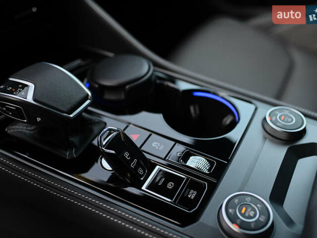 Серый Фольксваген Туарег, объемом двигателя 2.97 л и пробегом 32 тыс. км за 81000 $, фото 56 на Automoto.ua