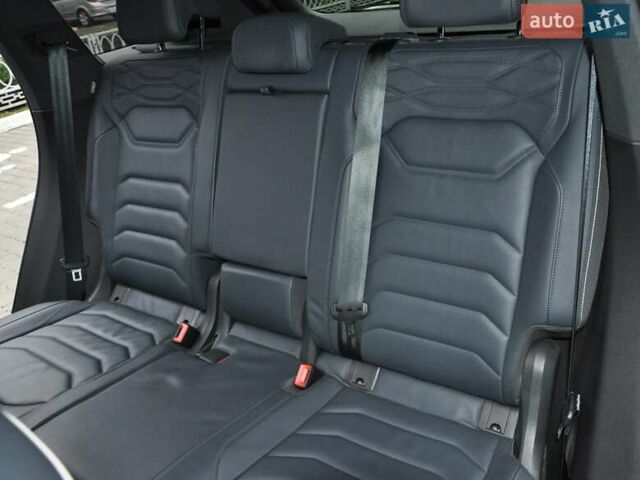 Сірий Фольксваген Туарег, об'ємом двигуна 2.97 л та пробігом 29 тис. км за 78000 $, фото 21 на Automoto.ua