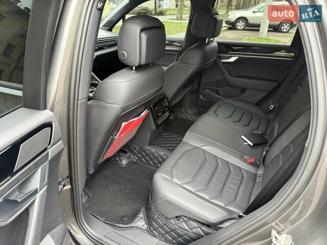 Серый Фольксваген Туарег, объемом двигателя 2.97 л и пробегом 20 тыс. км за 65000 $, фото 11 на Automoto.ua