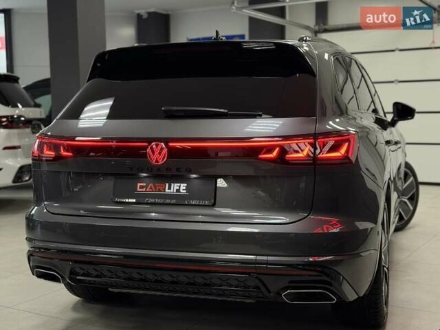 Серый Фольксваген Туарег, объемом двигателя 2.97 л и пробегом 39 тыс. км за 81500 $, фото 19 на Automoto.ua