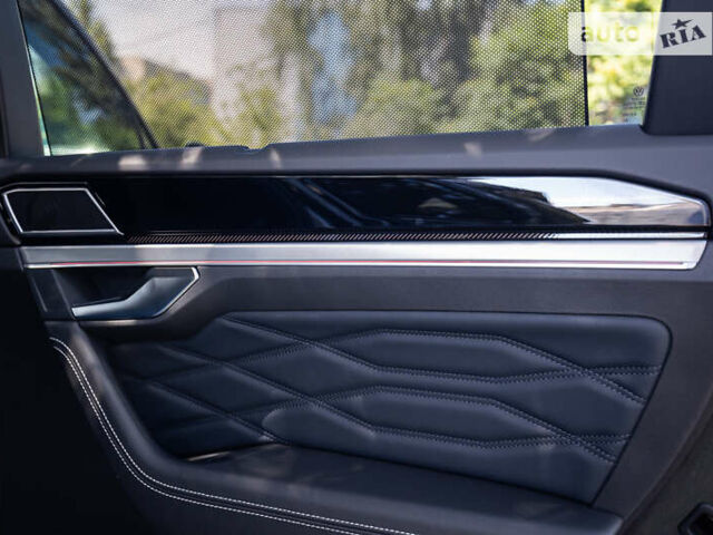 Серый Фольксваген Туарег, объемом двигателя 2.97 л и пробегом 29 тыс. км за 81450 $, фото 48 на Automoto.ua