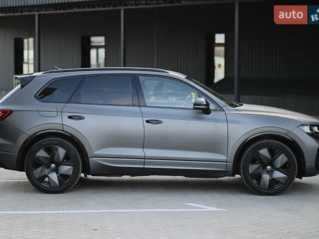 Серый Фольксваген Туарег, объемом двигателя 2.97 л и пробегом 32 тыс. км за 81000 $, фото 13 на Automoto.ua