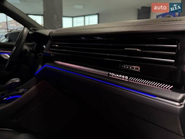 Серый Фольксваген Туарег, объемом двигателя 2.97 л и пробегом 39 тыс. км за 81500 $, фото 65 на Automoto.ua