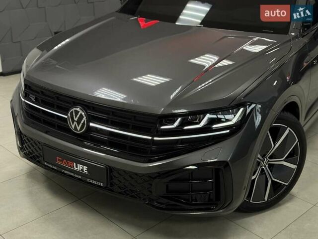 Серый Фольксваген Туарег, объемом двигателя 2.97 л и пробегом 39 тыс. км за 81500 $, фото 4 на Automoto.ua