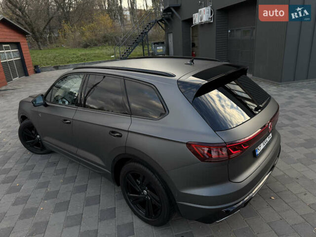 Серый Фольксваген Туарег, объемом двигателя 3 л и пробегом 13 тыс. км за 90000 $, фото 5 на Automoto.ua