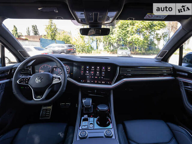 Серый Фольксваген Туарег, объемом двигателя 2.97 л и пробегом 29 тыс. км за 81450 $, фото 4 на Automoto.ua