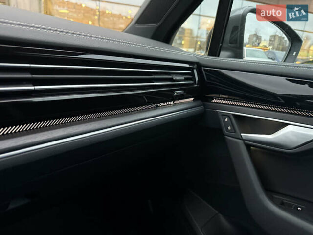 Серый Фольксваген Туарег, объемом двигателя 2.97 л и пробегом 19 тыс. км за 64999 $, фото 16 на Automoto.ua