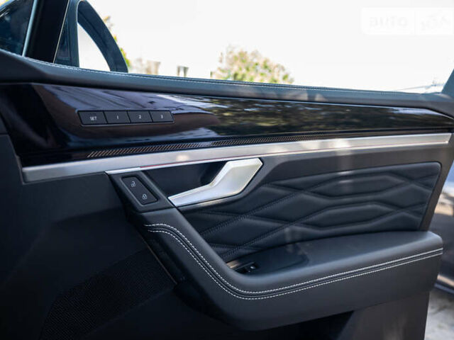 Серый Фольксваген Туарег, объемом двигателя 2.97 л и пробегом 29 тыс. км за 81450 $, фото 50 на Automoto.ua