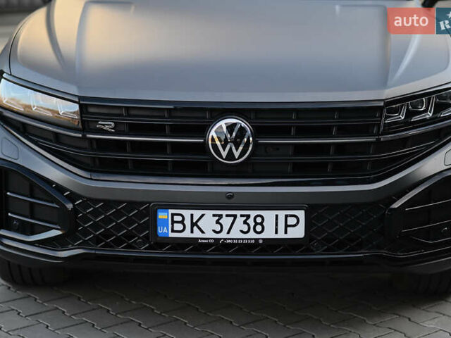 Серый Фольксваген Туарег, объемом двигателя 2.97 л и пробегом 32 тыс. км за 81000 $, фото 7 на Automoto.ua