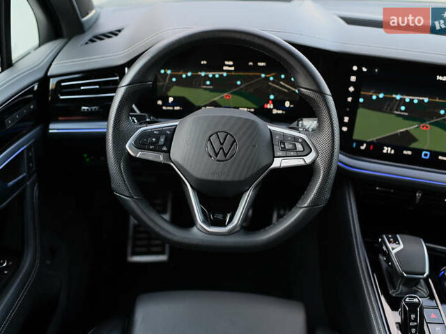 Серый Фольксваген Туарег, объемом двигателя 2.97 л и пробегом 32 тыс. км за 81000 $, фото 45 на Automoto.ua