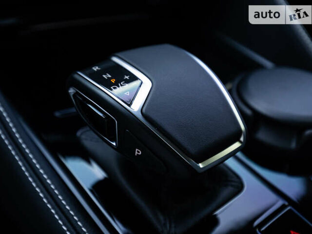 Серый Фольксваген Туарег, объемом двигателя 2.97 л и пробегом 29 тыс. км за 81450 $, фото 58 на Automoto.ua