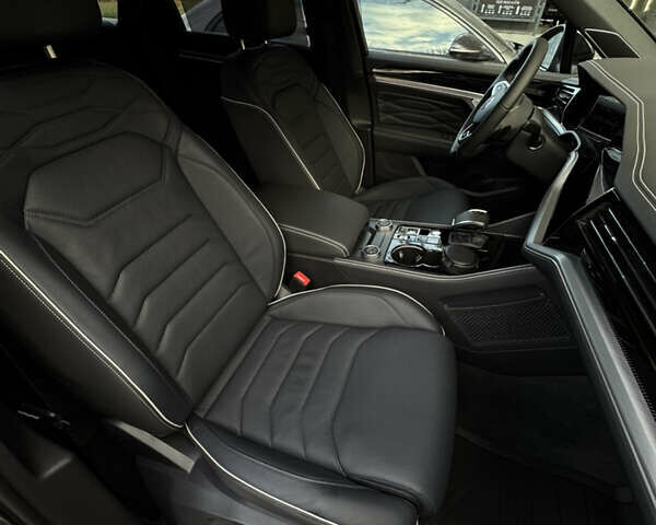 Серый Фольксваген Туарег, объемом двигателя 3 л и пробегом 13 тыс. км за 90000 $, фото 14 на Automoto.ua