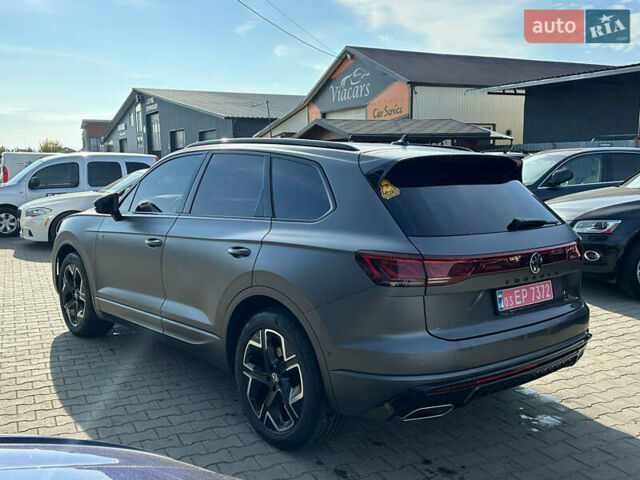 Серый Фольксваген Туарег, объемом двигателя 2.97 л и пробегом 31 тыс. км за 80000 $, фото 2 на Automoto.ua