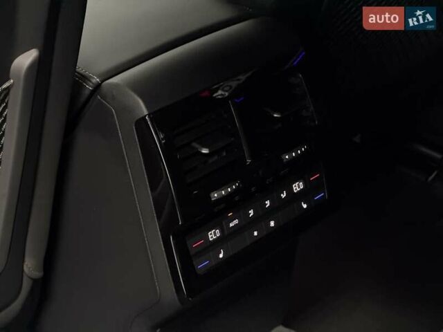 Серый Фольксваген Туарег, объемом двигателя 2.97 л и пробегом 39 тыс. км за 81500 $, фото 59 на Automoto.ua