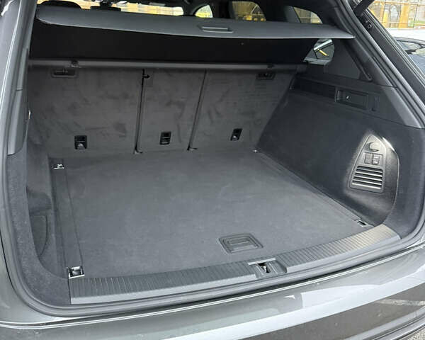 Серый Фольксваген Туарег, объемом двигателя 2.97 л и пробегом 19 тыс. км за 64999 $, фото 12 на Automoto.ua