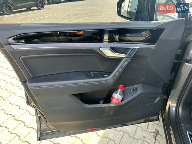 Серый Фольксваген Туарег, объемом двигателя 2.97 л и пробегом 31 тыс. км за 80000 $, фото 12 на Automoto.ua