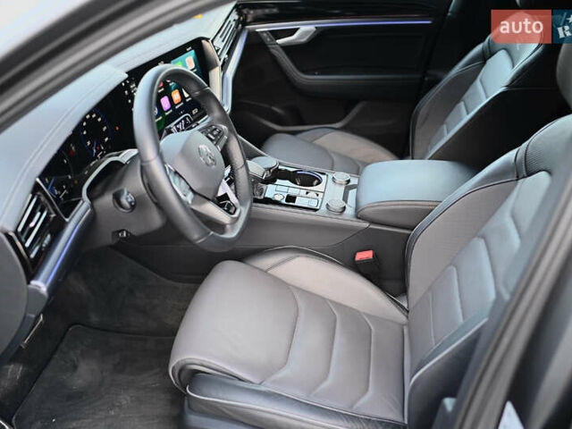 Серый Фольксваген Туарег, объемом двигателя 2.97 л и пробегом 32 тыс. км за 81000 $, фото 36 на Automoto.ua