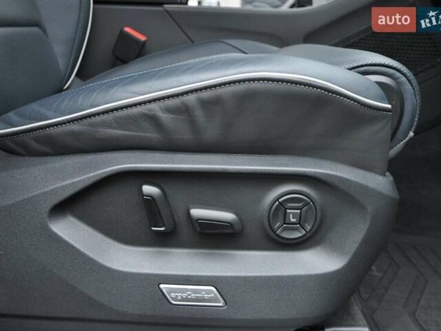 Сірий Фольксваген Туарег, об'ємом двигуна 2.97 л та пробігом 29 тис. км за 78000 $, фото 25 на Automoto.ua