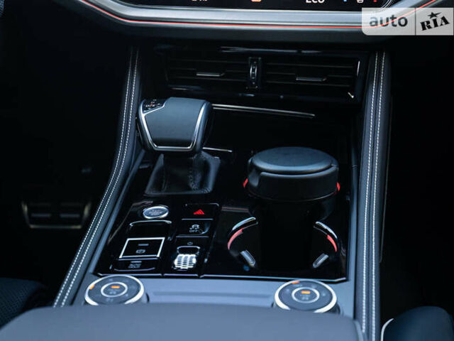 Серый Фольксваген Туарег, объемом двигателя 2.97 л и пробегом 29 тыс. км за 81450 $, фото 59 на Automoto.ua