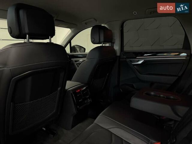 Сірий Фольксваген Туарег, об'ємом двигуна 2.97 л та пробігом 79 тис. км за 59900 $, фото 43 на Automoto.ua