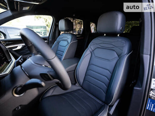 Серый Фольксваген Туарег, объемом двигателя 2.97 л и пробегом 29 тыс. км за 81450 $, фото 3 на Automoto.ua