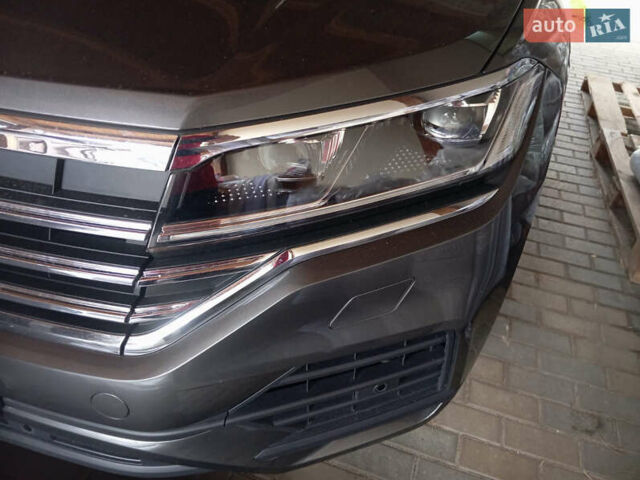 Серый Фольксваген Туарег, объемом двигателя 2.99 л и пробегом 11 тыс. км за 67500 $, фото 18 на Automoto.ua