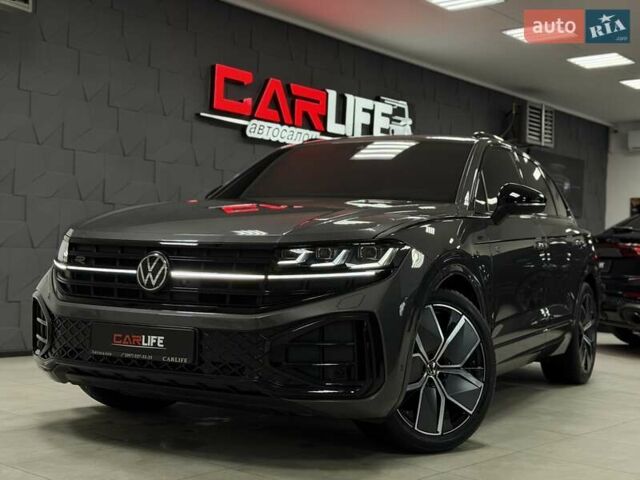 Серый Фольксваген Туарег, объемом двигателя 2.97 л и пробегом 39 тыс. км за 81500 $, фото 1 на Automoto.ua