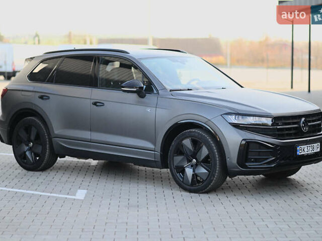 Серый Фольксваген Туарег, объемом двигателя 2.97 л и пробегом 32 тыс. км за 81000 $, фото 8 на Automoto.ua