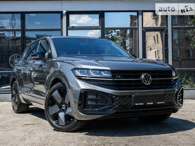 Серый Фольксваген Туарег, объемом двигателя 2.97 л и пробегом 29 тыс. км за 81450 $, фото 2 на Automoto.ua