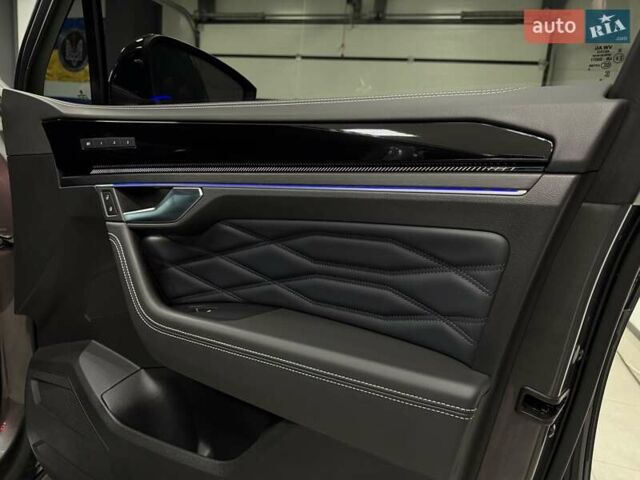 Серый Фольксваген Туарег, объемом двигателя 2.97 л и пробегом 39 тыс. км за 81500 $, фото 61 на Automoto.ua