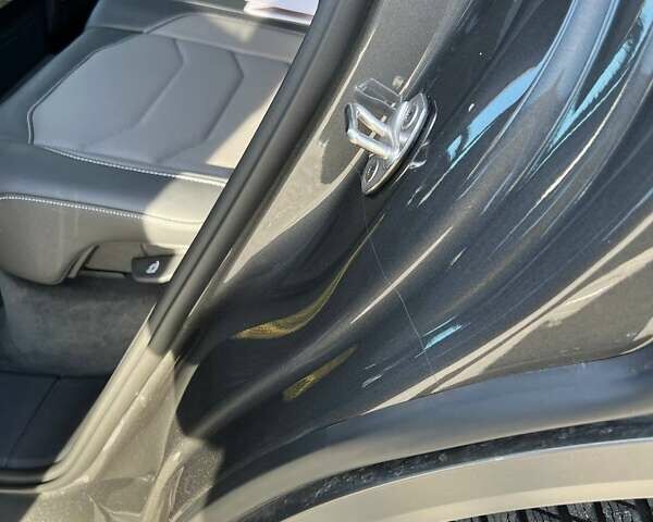 Серый Фольксваген Туарег, объемом двигателя 2.97 л и пробегом 25 тыс. км за 84000 $, фото 10 на Automoto.ua